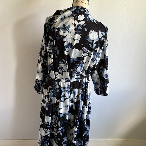 Floral Print Women's Robe - Picture 5 of 8